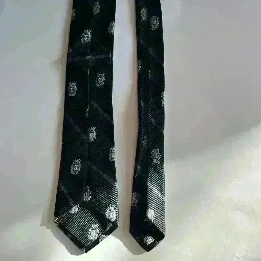 Hand Tailored Tie black with patterns